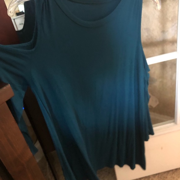 Ladies Boutique Top - Picture 2 of 2